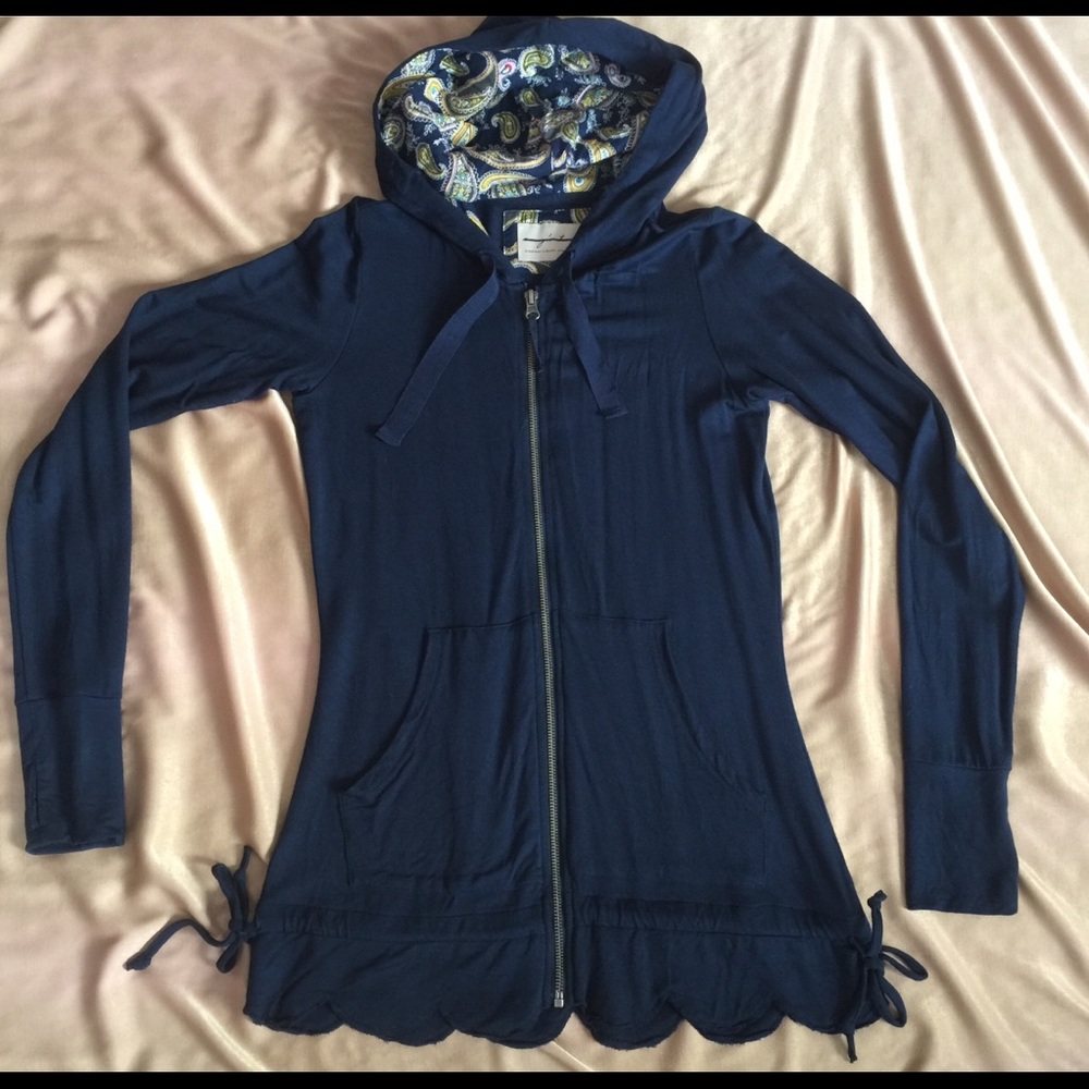 Evy’s Tree scallop detail navy hoodie